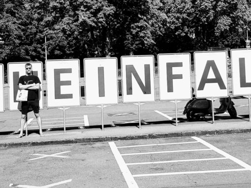 Rheinfall-Schild auf dem Parkplatz
