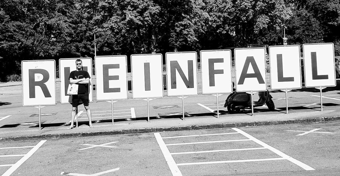 Rheinfall-Schild auf dem Parkplatz