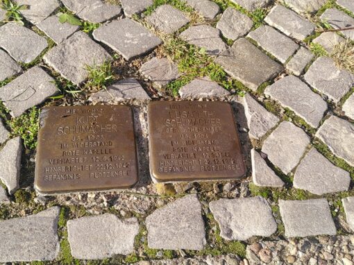 Zwei Stolpersteine für Kurt und Elisabeth Schumacher von der Roten Kapelle.